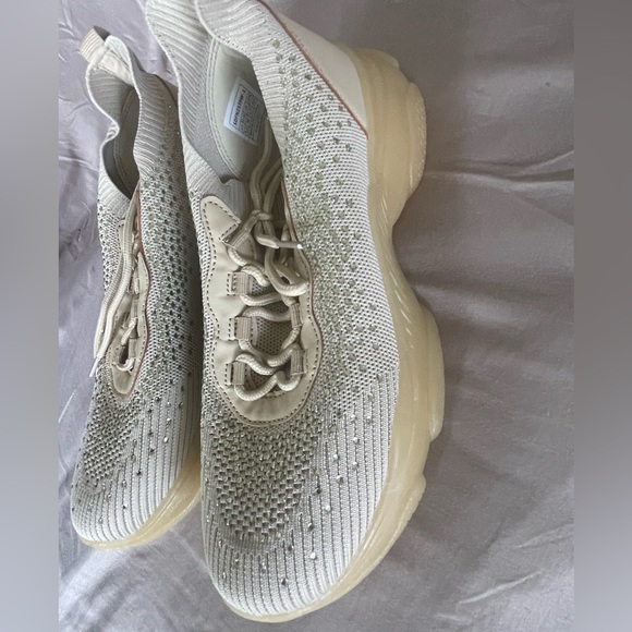 Beautiful cream colored sneakers with glitter size 8.5. New - Picture 2 of 3